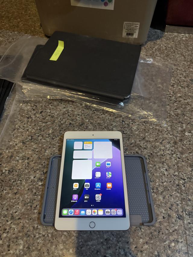 ขายๆๆๆถูกๆๆiPadMini5สีRose Gold 64กิ๊กWifi Only คับใช้งานดีทุกๆฟังชั่นสูนTrueทุกๆฟังชั่นรีสโตได้ตลอดไม่มีติดไอคราว Model TH/A ( จอสวยๆขาวจั๊วไม่เบรินไ