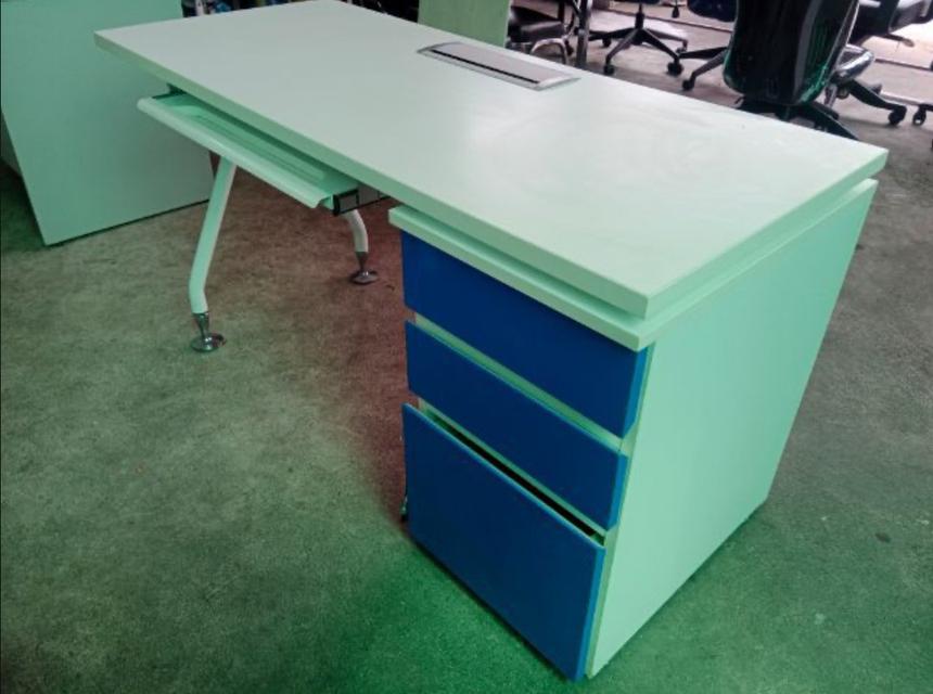 โต๊ะวางคอมพิวเตอร์ สีขาว 3