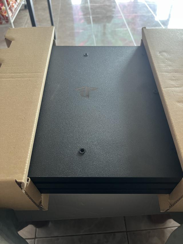 เครื่องเล่นเกมส์ Play Station 4 Proทอททท