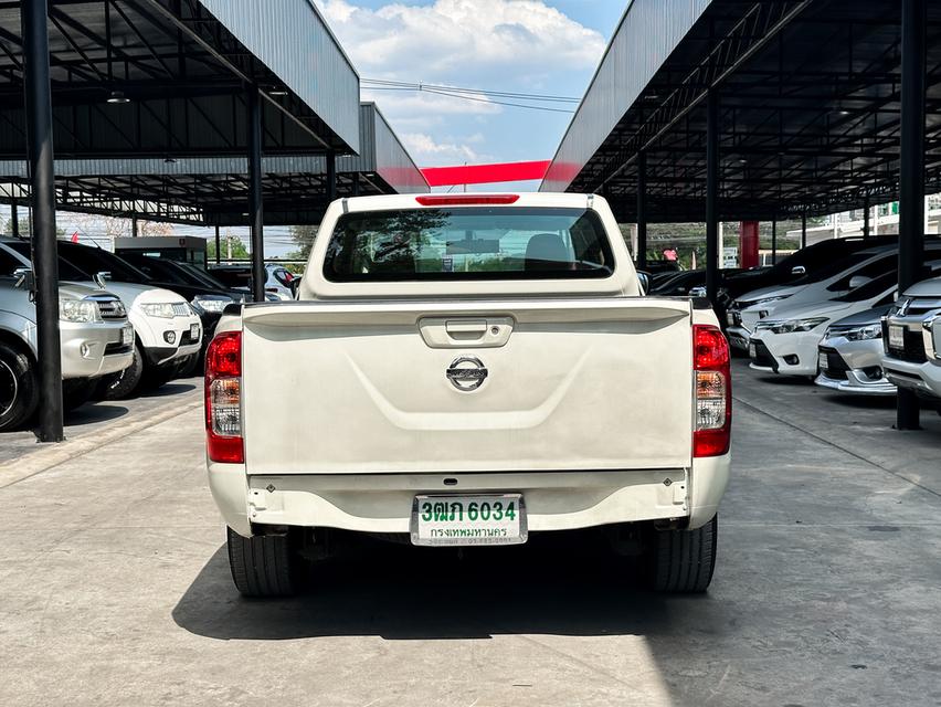 ขายรถ nissan NP300 Navara 2.5 King Cab Calibre E Pickup ปี 2015 สีขาว เกียร์ธรรมดา รูปที่ 6