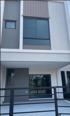 ให้เช่าทาวน์โฮม 2 ชั้น สไตส์ Modern Loft โครงการ Pleno สุขุมวิท-บางนา 3 ถ.บางนา-ตราด 1