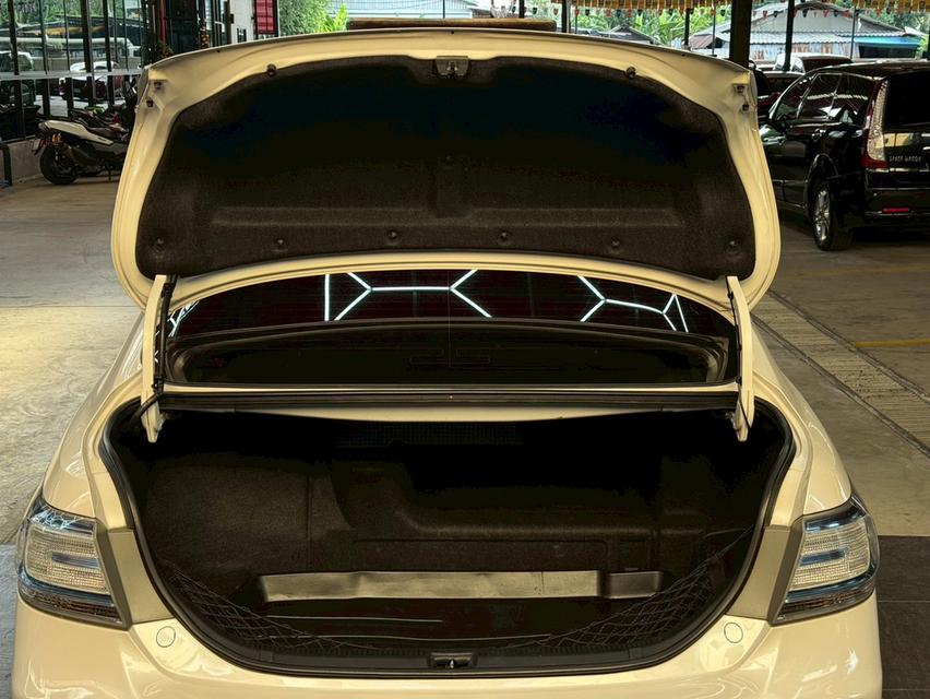 TOYOTA CAMRY 2.4 HV DVD ปี 2011 14