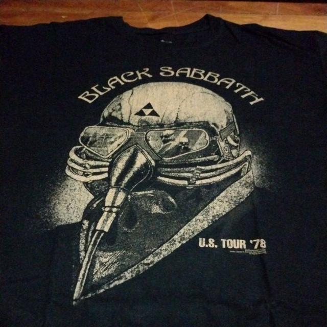 เสื้อยืดแขนสั้น แนววงดนตรีเฮฟวี่เมทัลจากอังกฤษ Black Sabbath แท้ มือสอง สภาพดี ของพร้อมส่งครับ รูปย่อยที่ 2