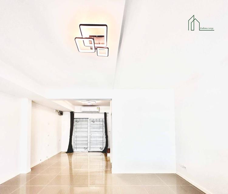 ขายทาวน์โฮม 2 ชั้น หมู่บ้าน วิลลาจจิโอ บางนา บางบ่อ ใกล้ ม.เอแบค  6