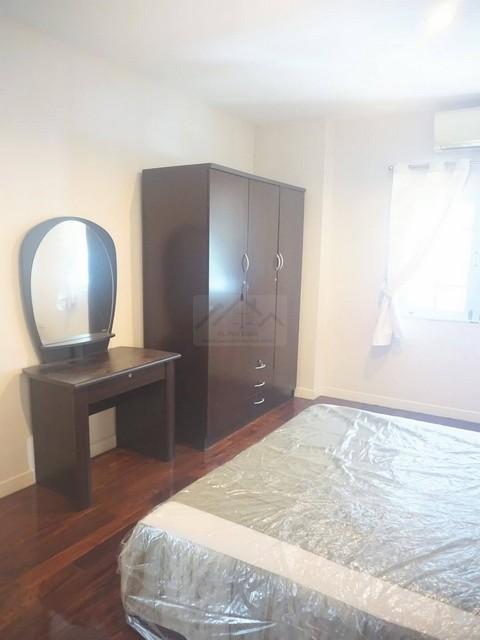 ให้เช่าบ้านเดี่ยว 2 ชั้น 220 ตร.ม. 4 ห้องนอน ถนนศรีนครินทร์ 51 ใกล้ซีคอนสแควร์ และรถไฟฟ้าสายสีเหลือง 6