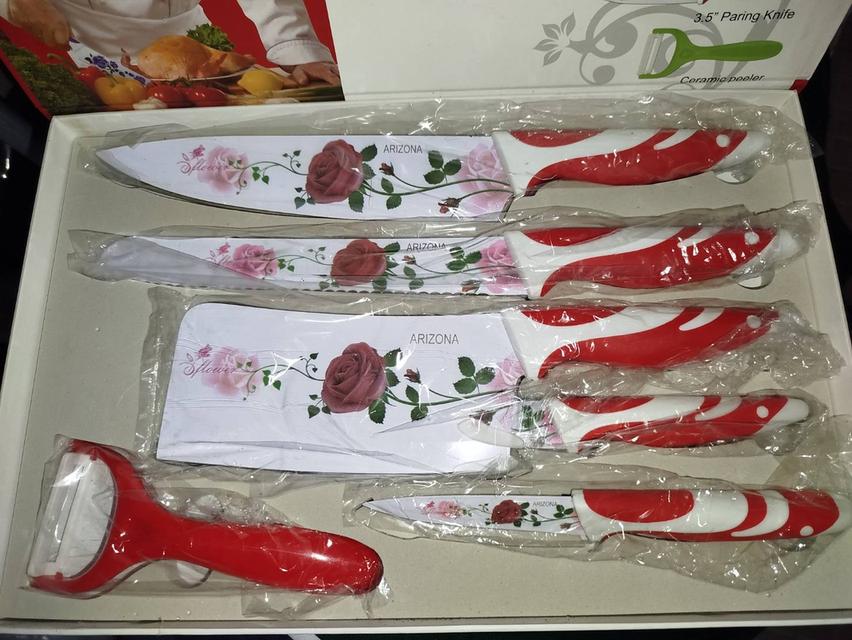 เซ็ตมีดเซรามิคใช้ในครัวลายดอกไม้ สวยๆ มี2เซ็ต เท่านั้น 