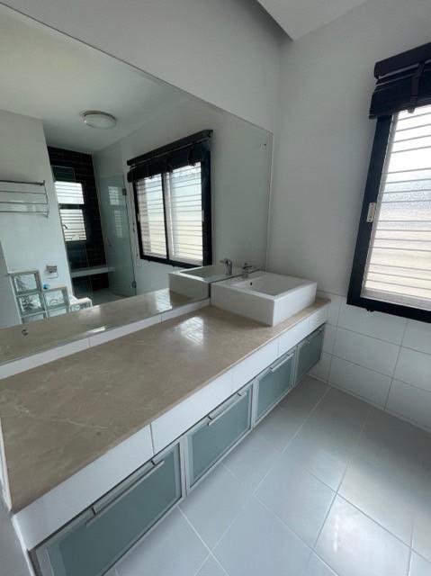 ขายทาวน์โฮม 3 ชั้น โครงการซิกเนเจอร์ วิภาวดี 60 บ้านหลังริม ตรงหน้าสวน ขายพร้อมเฟอร์พร้อมเข้าอยู่ จอดรถในบ้านได้ 2 คัน   7