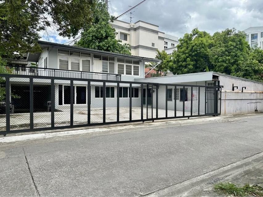 ด่วน [ขาย]  ที่ดินทำเลทอง สุขุมวิท 71 ใกล้ BTS พระโขนง ขนาด 77 ตร.วา หน้ากว้าง 18 ม. พร้อมบ้าน 2 ชั้น (ทุบฟรี) 1