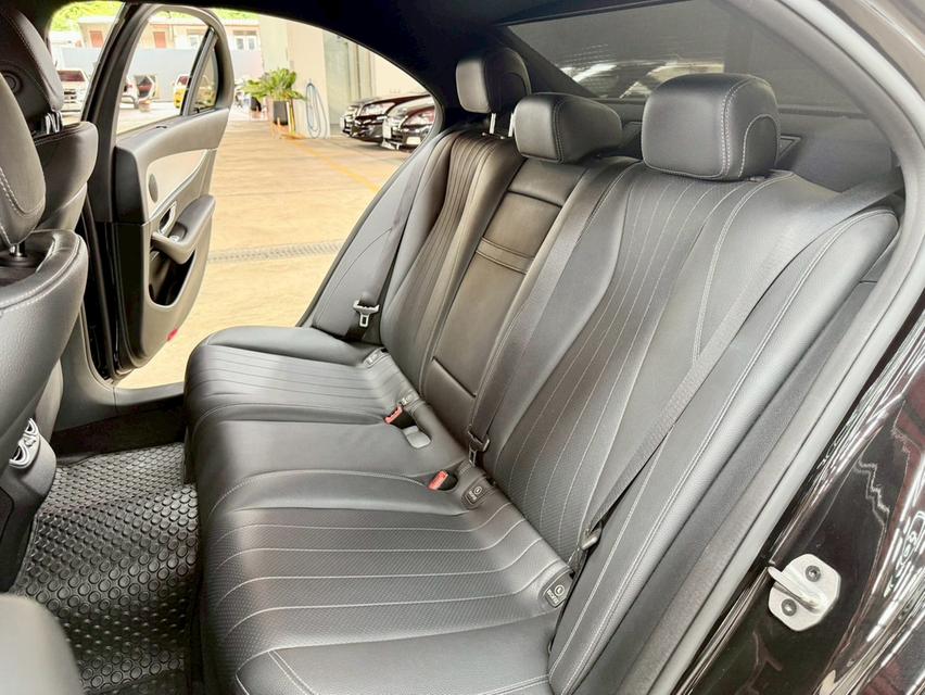 Mercedes-benz E220D w213 2.0 AMG Sport ปี 2022 19