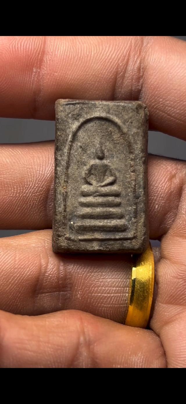 พระสมเด็จหลวงปู่นาคเนื้อผงใบลานพิมพ์เทวดาพระคะแนน