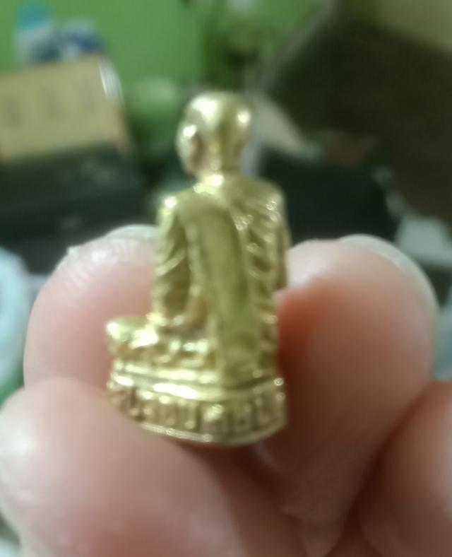 พระรูปหล่อ หลวงปู่ชอบ ฐานสโม จ.เลย ตาติ่ง ครบรอบ ๙๓ปี เนื้อทองผสมรมดำ รูปที่ 2