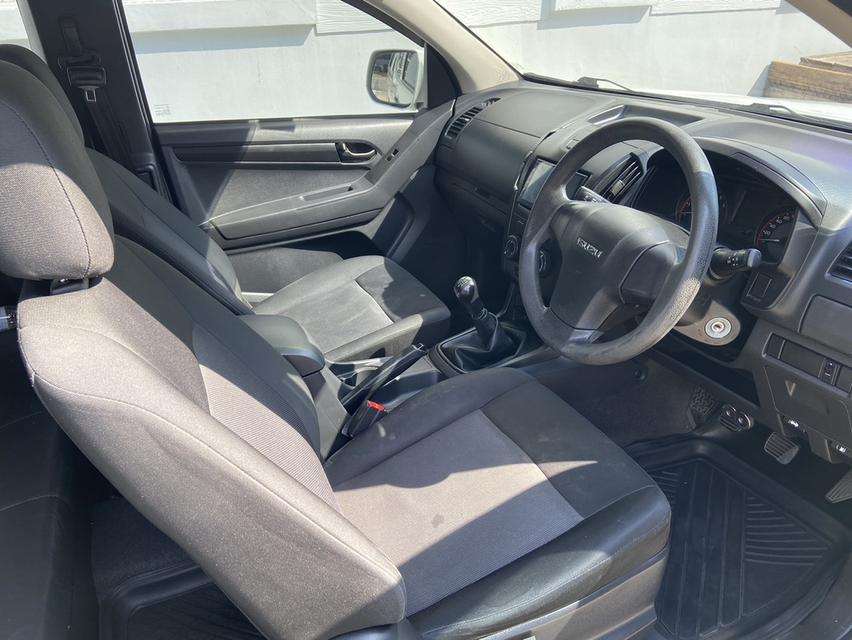 Isuzu d-max รถกระบะ 2017 มือเดียว ออกศูนย์ ไมล์น้อย 3