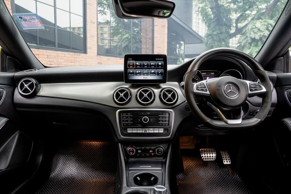“Mercedes-Benz CLA250 AMG White Art Edition” ปี 2019