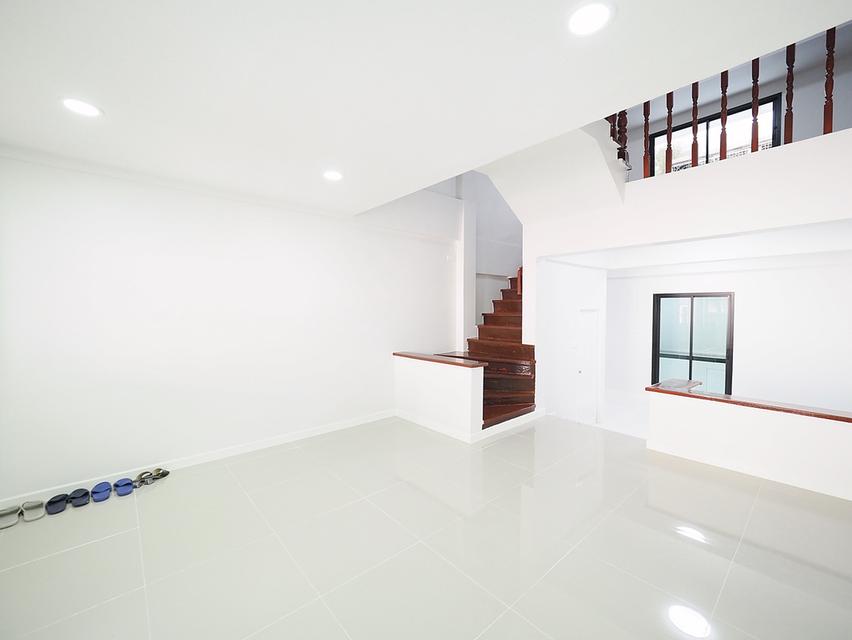 ขายทาวน์เฮ้าส์ 3 ชั้น ม.บัวทองธานี ขนาด 16 ตรว. 3นอน 3น้ำ [บางใหญ่-กาญจนาภิเษก] ขาย 1.65ล้าน 5