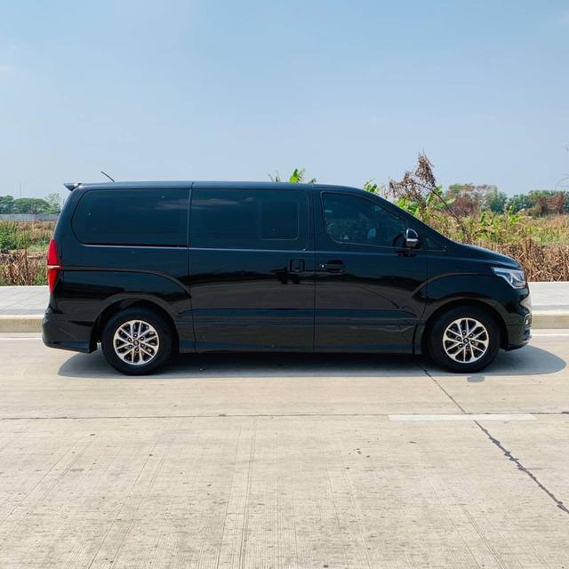 HYUNDAI H1 2.5 ELITE VIP MNC ปี 2019   แต่ง vip มาครบ ประตูไฟฟ้า 1 ข้าง  3