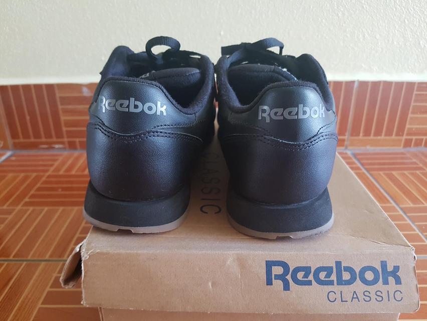 ส่งต่อรองเท้าผ้าใบ Reebok 2