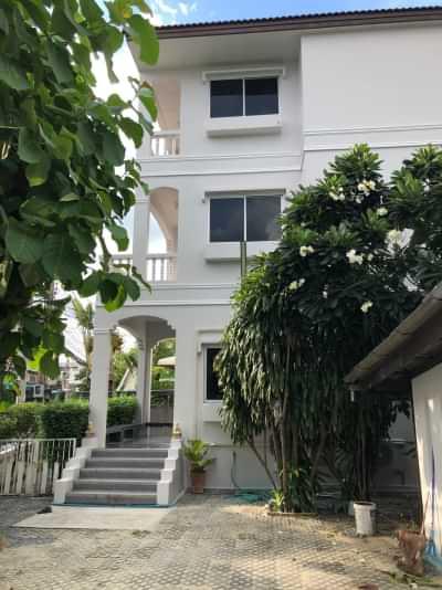 ให้เช่าอาคารพาณิชย์ 5 ชั้น ย่านเลียบด่วนรามอินทรา 12