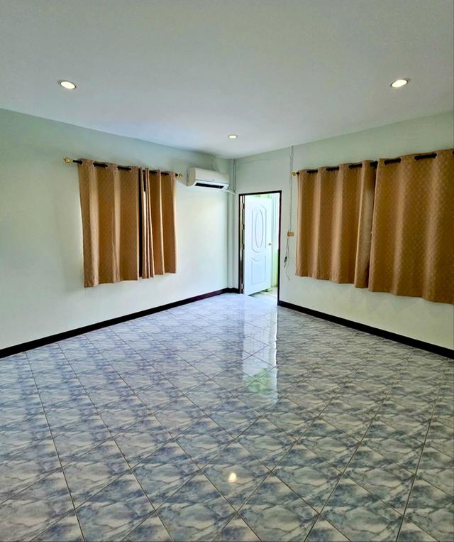 ทาวน์โฮม 2ชั้น 34ตร.ว. รีโนเวทใหม่ พร้อมอยู่เงียบสงบเป็นส่วนตัว แต่ใกล้สิ่งอำนวยความสะวด 10