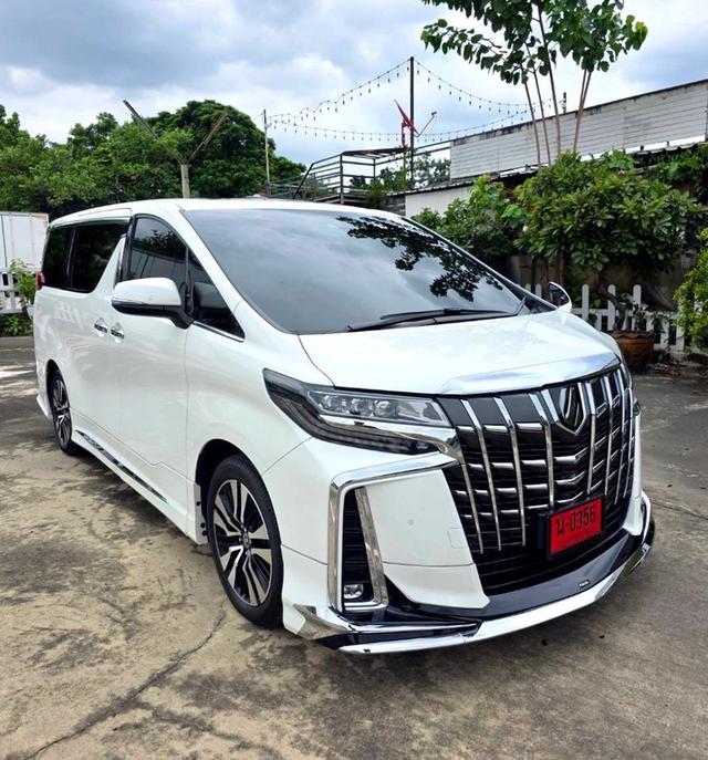 Toyota ALPHARD 2.5SC PACKAGE สีขาว ปี 2023 ไมล์ 30,000 กม.