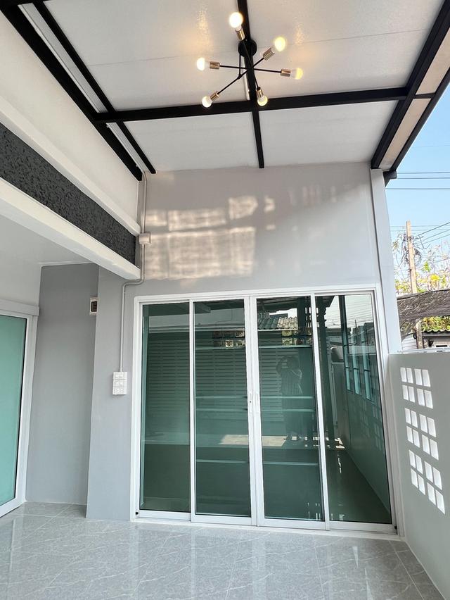 หมู่บ้านพฤกษา 30/1 (ติดถนนบ้านกล้วย-ไทรน้อย) รีโนเวทใหม่เอี่ยมทั้งหลัง 8