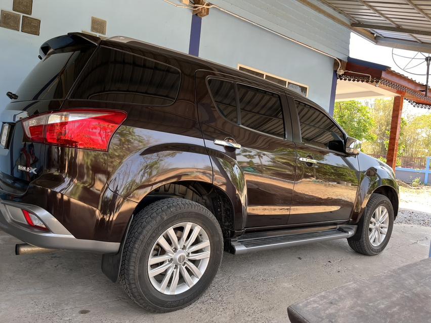 รถยนต์และรถไถพรวนดิน