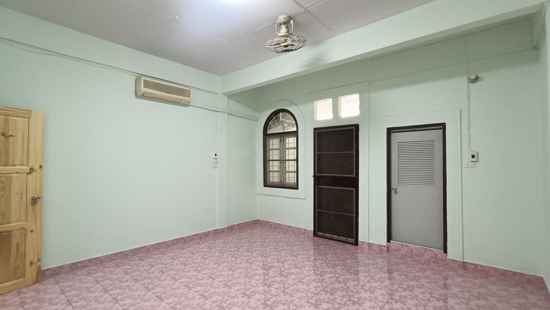 ทาวน์เฮ้าส์ 3 ชั้น 4 ห้องนอน 4 ห้องน้ำ 13