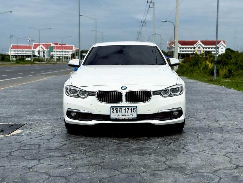BMW 320d Luxury ปี 2015 สีขาว สวยสภาพดี 2