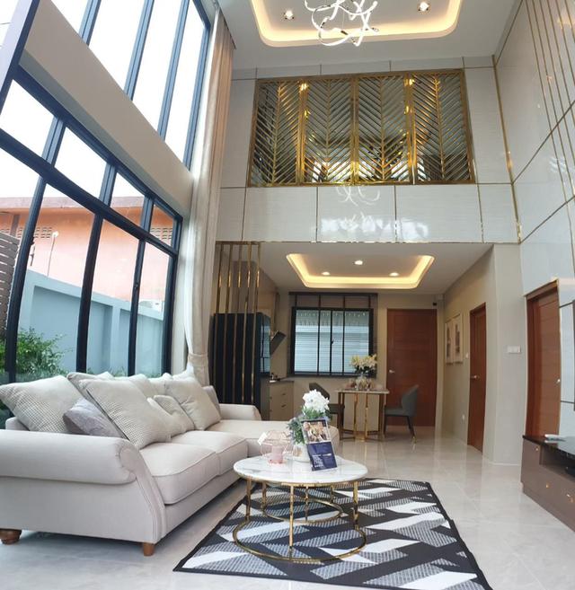 💰 ขายพร้อมผู้เช่า! 🏙️ โฮมออฟฟิศหรู 3.5 ชั้น Dimond Ville โชคชัย 4 (หลังมุม) 300 ตร.ม. Double Volume ✨ ราคา 16.8 ล้าน ฟรีโอน! 13