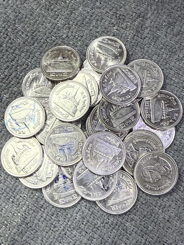 เหรียญ 2 บาท 30 เหรียญ สภาพใช้ สีเงิน