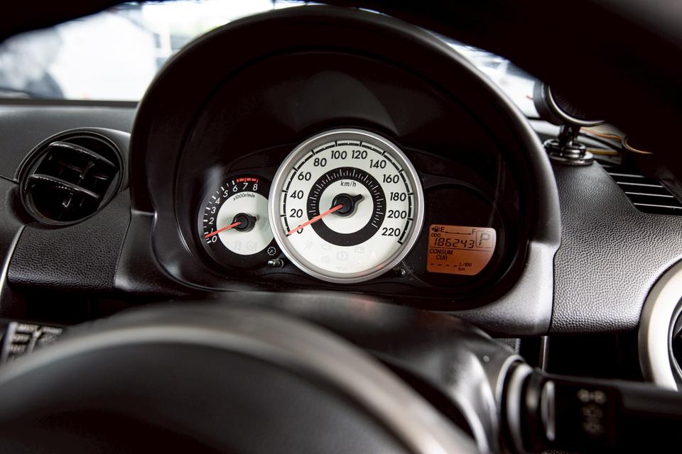 Mazda2 1.5 Spirit Sedan สีขาว ปี 2011  17