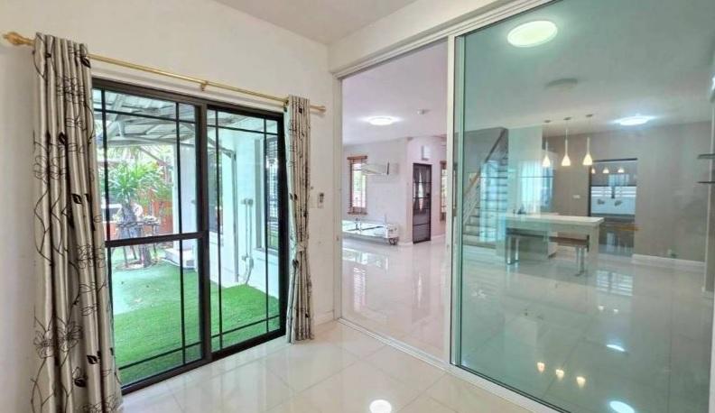 ขายหรือให้เช่าบ้านเดี่ยวหลังมุม หมู่บ้านมัณฑนา เลค วัชรพล โซนใกล้ทะเลสาบ ถนนสุขาภิบาล5 กทม. 8