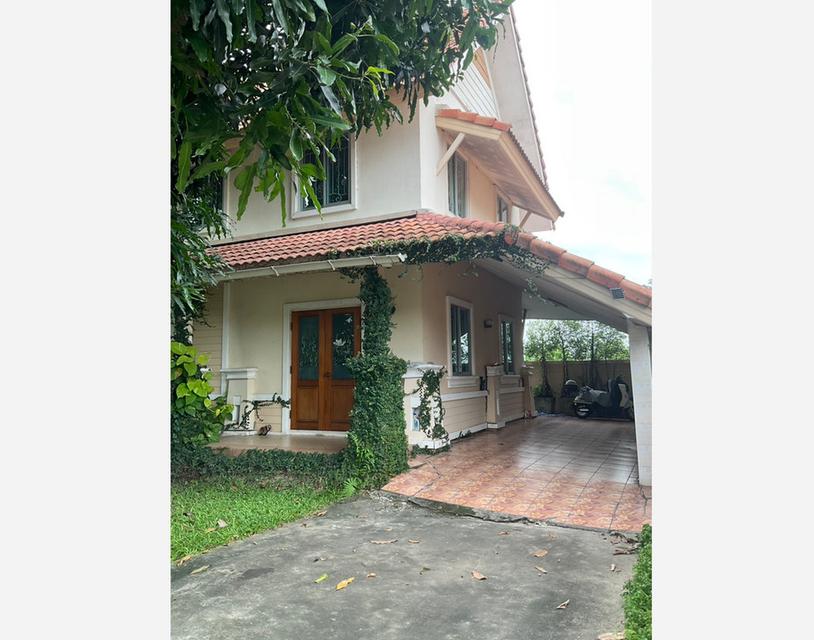 หมู่บ้านเก้าพอเพียง ถนนรังสิต-นครนายก คลอง 7 ธัญบุรี บ้านเดี่ยว 56.3 ตร.วา 3 นอน 2 น้ำ จอดรถหลายคัน