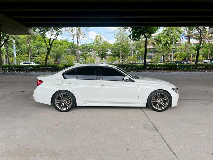 BMW 330e M Sport 3