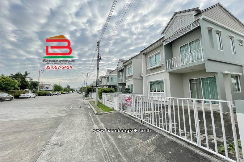 บ้านแฝด เนื้อที่ 35.8 ตร.ว. เดอะ วิลเลจ รังสิต-วงแหวน The Village Rangsit-Wongwaen ถนนรังสิต-นครนายก ตำบลลาดสวาย อำเภอลำลูกกา ปทุมธานี 2