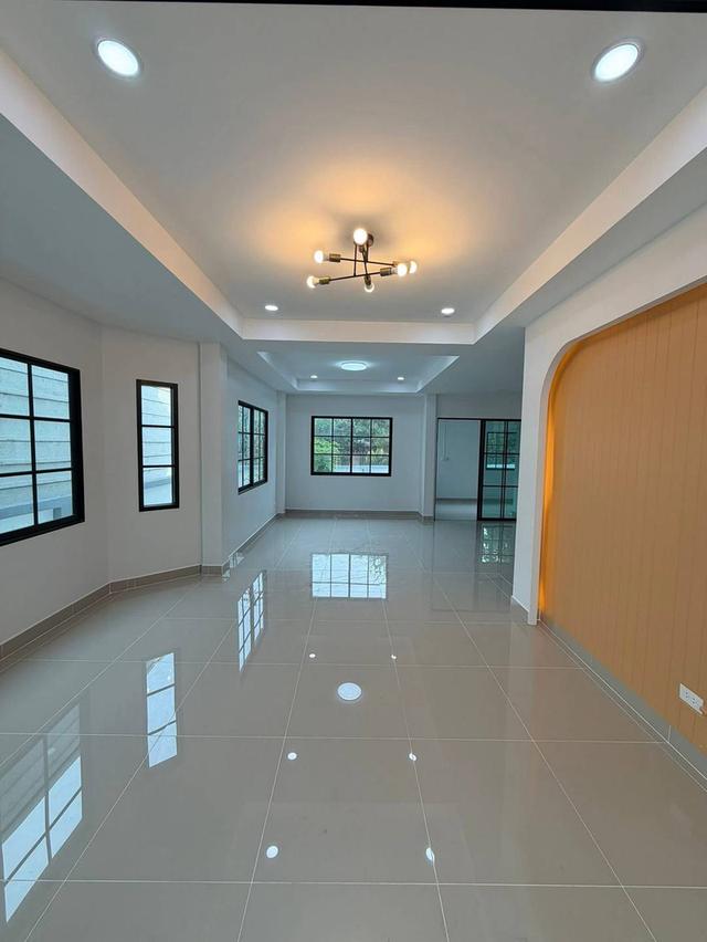 หมู่บ้านศิลปการพาร์ค3   ถนนบ้านกล้วย-ไทรน้อย บ้านเดี่ยว 2 ชั้น ตกแต่งใหม่พร้อมอยู่ หลังมุมถนนเมน สำหรับครอบครัวใหญ่ 4