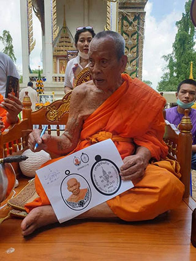 6-20 เหรียญเศรษฐีพันล้าน รวยที่ 1 หลวงพ่อพัฒน์ วัดห้วยด้วน จ.นครสวรรค์ 2563 ชนวนลงยาเหลือง หมายเลข 13 ***เลี่ยมพร้อมใช้ 8