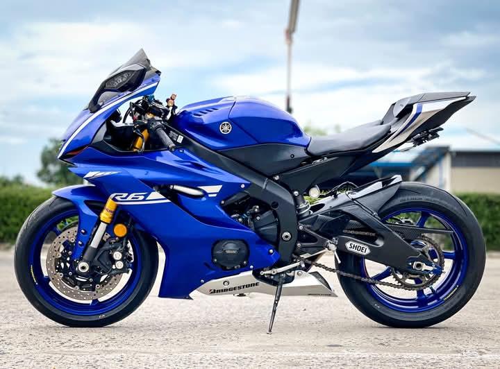 มอเตอร์ไซค์ Yamaha R6 สีน้ำเงิน 4