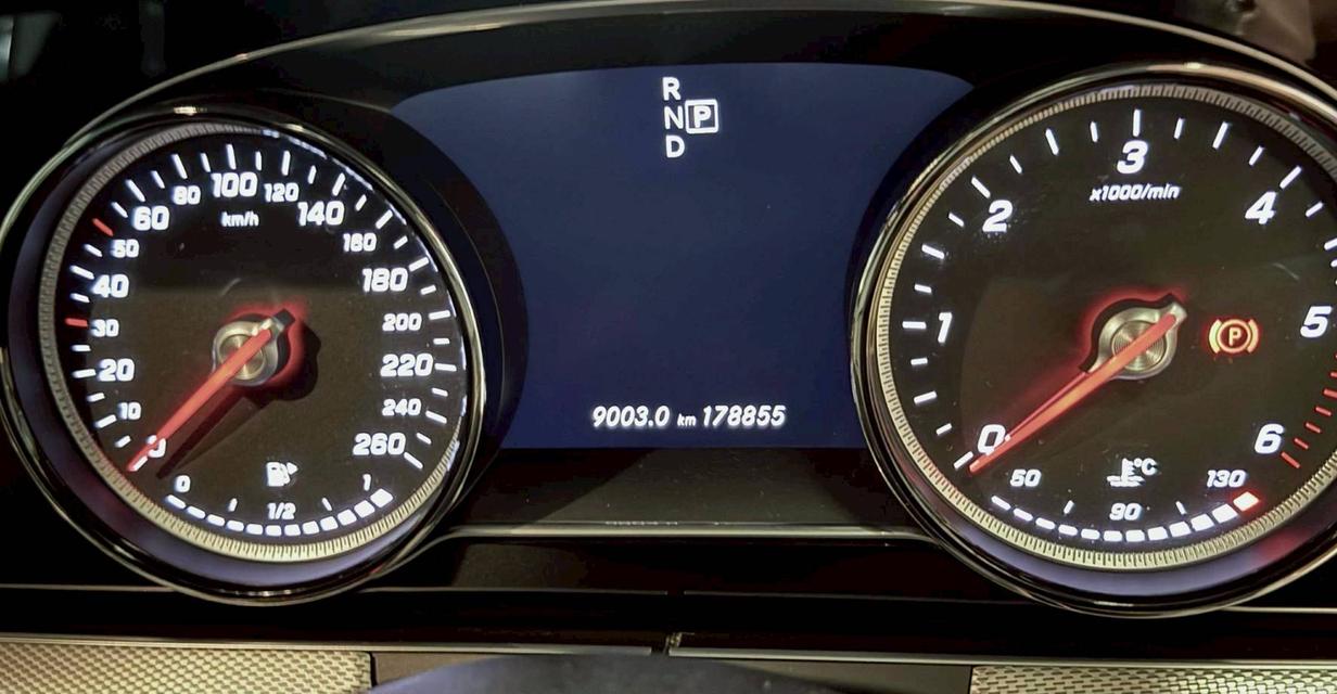 Mercedes-Benz E220d Avantgarde W213 ปี 2017 14