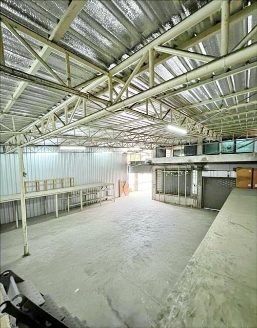 MRTสิรินธร2กม. เซ็นทรัล ปิ่นเกล้า 1กม. ให้เช่าอาคาร 2คูหา 4.5ชั้น หลังมุม 68ตร.วา. 1,060ตร.ม. โชว์รูม ถ.บรมราชชนนี-สิริน 2