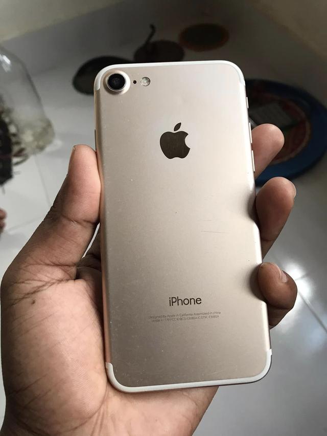 iPhone 7 128 Gb สีทอง 3