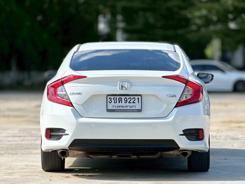 รหัสรถ PAT9221 Honda Civic FC 1.5Turbo สีขาว ปี2019