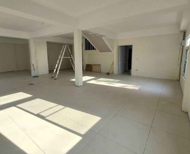 ให้เช่าบ้านเดี่ยว / โฮมออฟฟิศ 2 ชั้น / Renovate ใหม่ / กำลังจะเสร็จ / ทำเลซอย ปรีดีพนมยงค์ 26 เขตวัฒนา ใกล้เอ็มควอเทียร์ 5