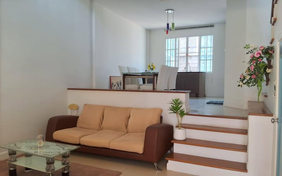 เช่าทาวน์โฮม 3 ชั้น โครงการ พลัส ซิตี้ พาร์ค นวลจันทร์ 32 1