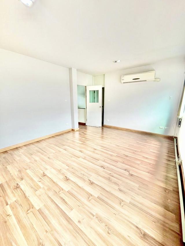 ให้เช่าทาวน์โฮมออฟฟิศ 3 ชั้น ตลาดใจโต บางเสาธง สมุทรปราการ  พร้อมอุปกรณ์ 13