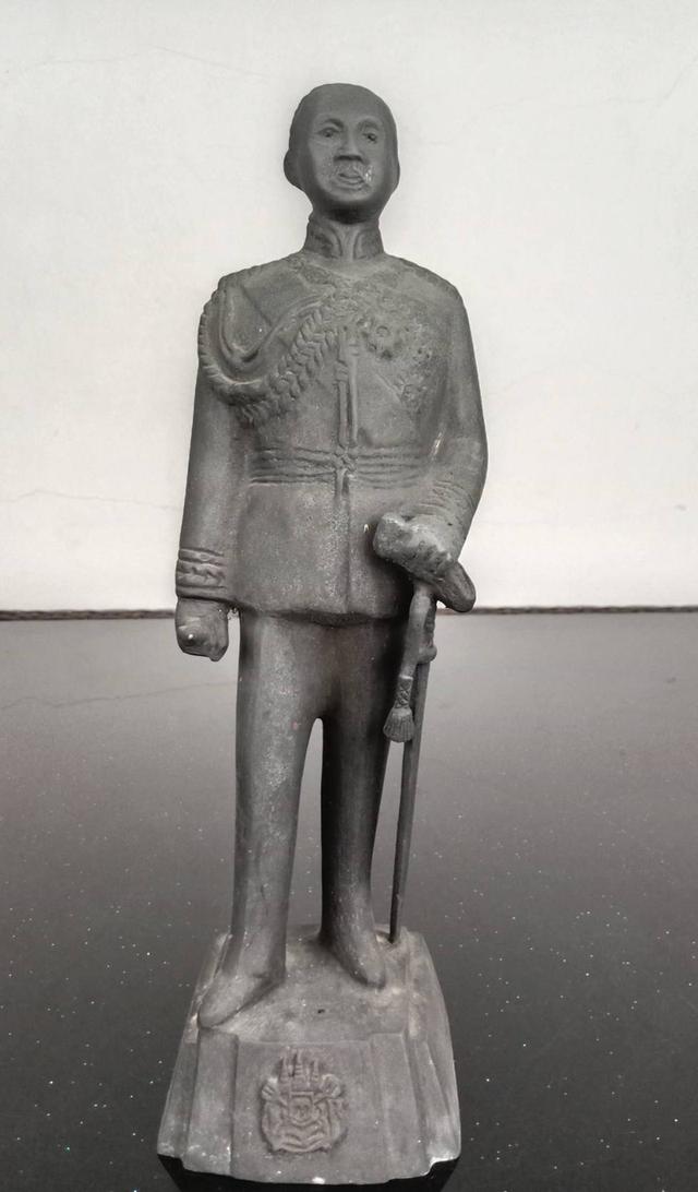 607.พระบรมรูปหล่อสมเด็จพระบูรพกษัตริยาธิราช รัชกาลที่ 1 - รัชกาลที่ 9 แห่งมหาจักรีบรมราชวงศ์ 6