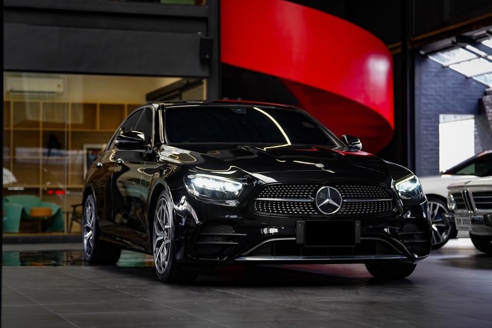 Mercedes-Benz E220d AMG Sport W213 Facelift 2021💰 ราคาพิเศษเพียง 1,690,000 บาท เท่านั้น!📌 เลขไมล์เพียง 72,xxx KM