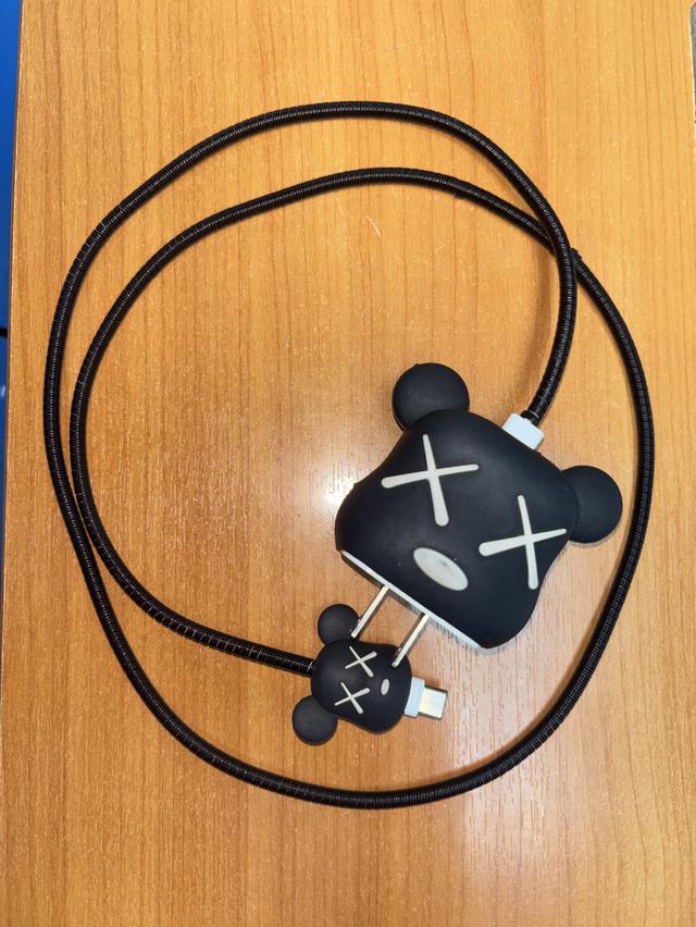  ที่ถนอมสายชาร์จสีดำ