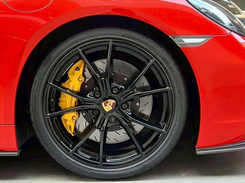 Porsche 718 Cayman 9