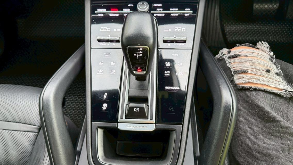 Porsche Cayenne Coupe E-Hybrid 2020 สีส้ม Lava Orange รูปที่ 12