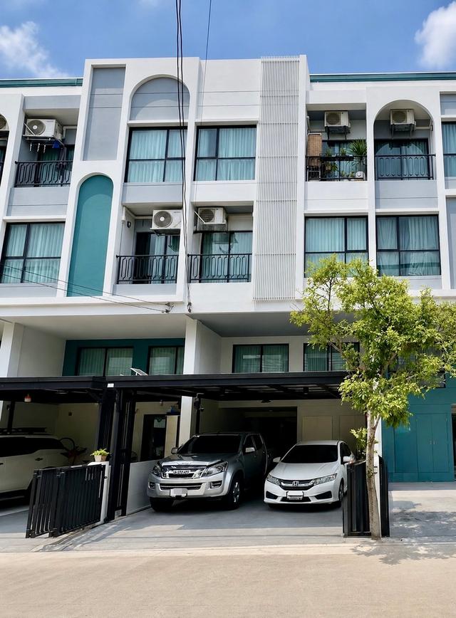 ขาย บ้านMaison168 ลาดพร้าว101 ทาวน์โฮม 3.5 ชั้น เจ้าของขายเอง  ราคาต่ำกว่าโครงการ ตกแต่งต่อเติมพร้อม เฟอร์นิเจอร์ครบ พร้อมเข้าอยู่ได้เลย 1